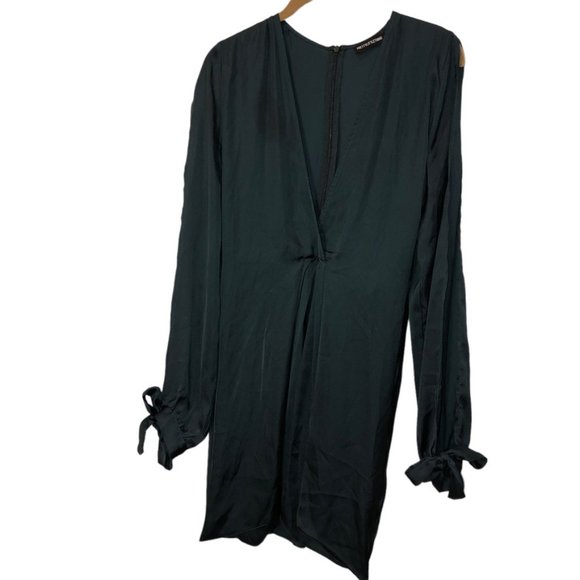 PrettyLittleThing Forest Green Sateen Fall Holiday Slit sleeves faxwrap … - Picture 1 of 3